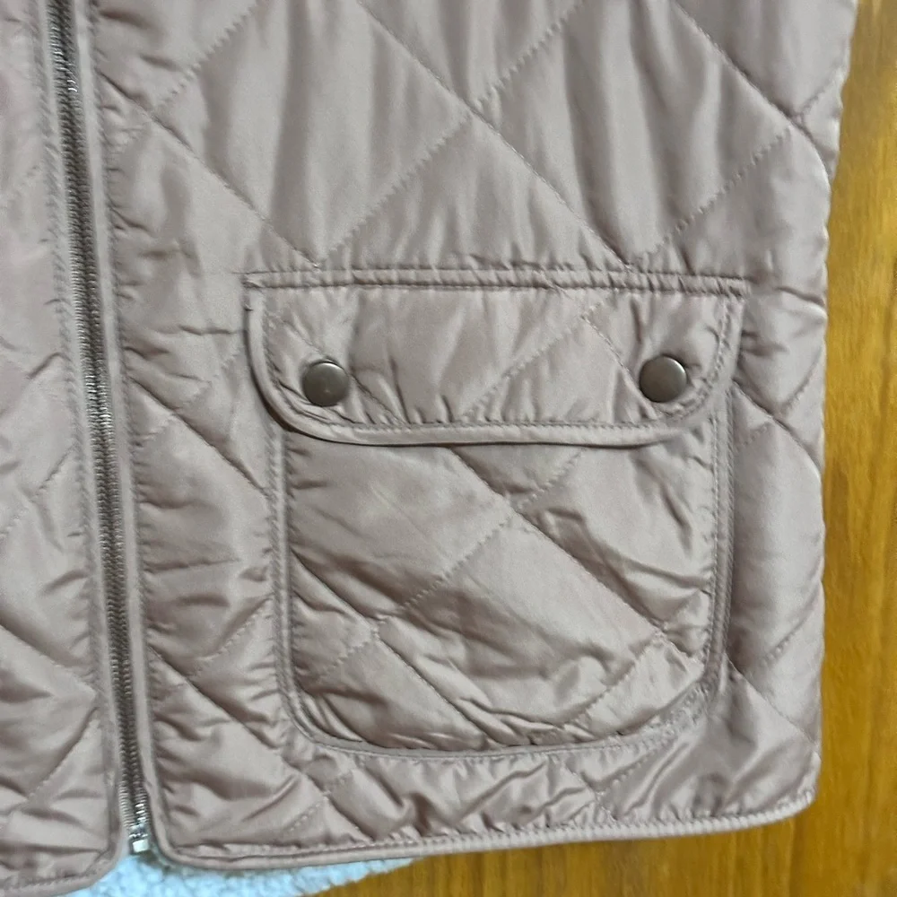 Thread & Supply‎ Tan reversible Quilted Vest sz medium. Grey space bag - Picture 2 of 8
